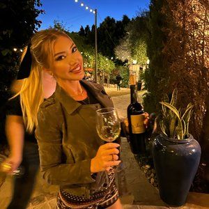 Meet your Posher, Shelby lauren